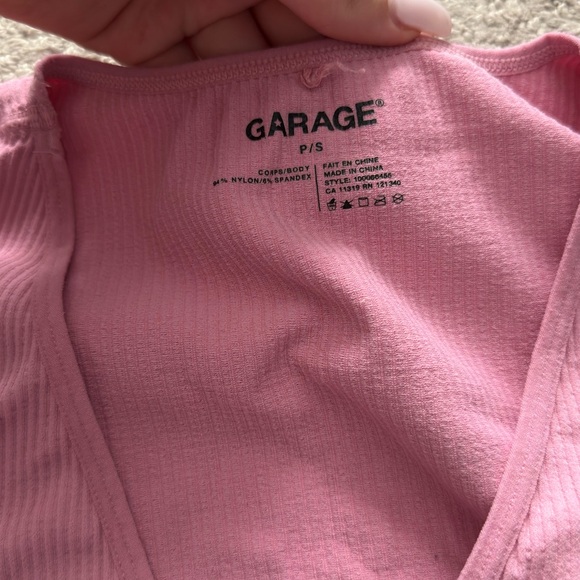 Garage Blush Ribbed V-Neck Tee - Picture 2 of 2
